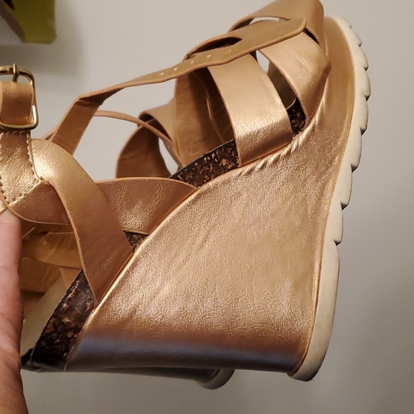 Sandals - Picture 3 of 7